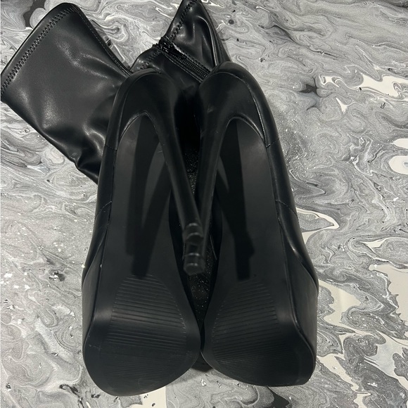 Pointed Toe Platform Ankle Boots - Picture 4 of 4